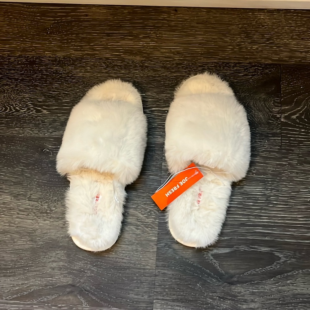 Brand New White Joe Fresh slippers NWT